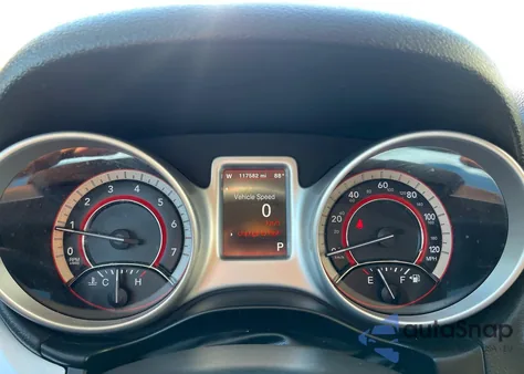 2018 Dodg Journey Se White из США, поврежденный, VIN 3C4PDCAB4JT386155